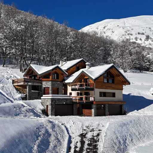 Vue sur le Chalet en hiver